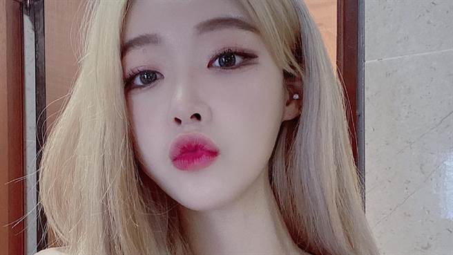 来自韩国的正妹莹珠，近日收到不要闹工作室邀请体验台湾传统推拿。（图／IG@yj_eve）