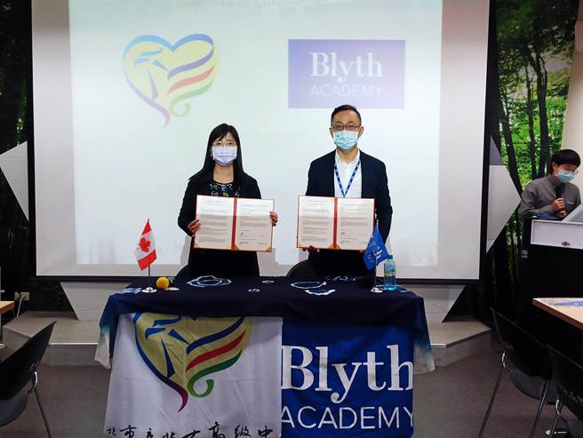 新北市北大高中18日與加拿大布萊斯學院（Blyth Academy）締結姊妹校，未來2校學生可展開雙向課程交流與分享，同時推動雙聯學制，學生可一舉取得台灣、加拿大高中學位，升學管道更為多元。（北大高中提供）
