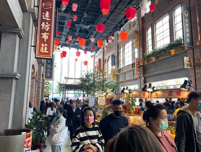 远百信义A13周庆人潮与买气双重爆发。（远百提供）