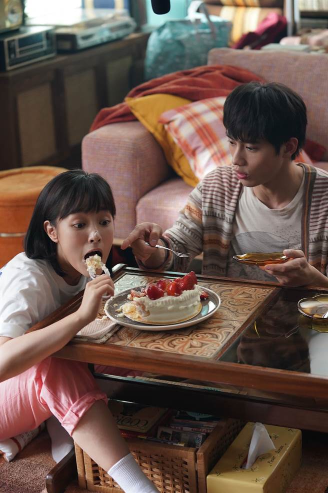 范少勋与王净剧中可爱互动像一家人。（Netflix提供）