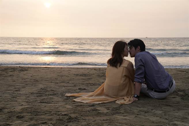 王柏杰剧中和邵雨薇有感情戏。（Netflix提供）