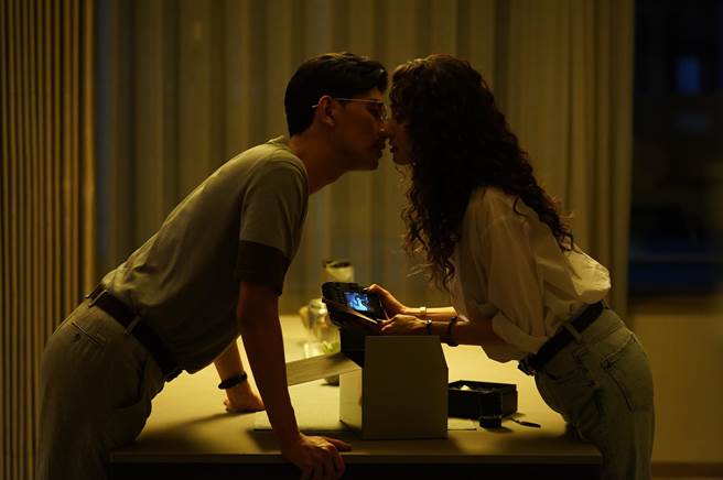 姚以缇和曾少宗剧中擦出火花。（Netflix提供）