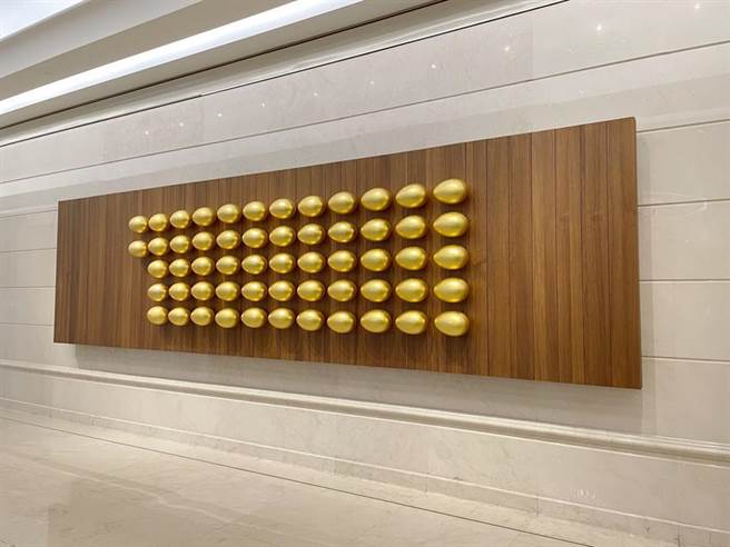 震旦集团20日成立满56周年，举办56周年迈向第57年悬挂金蛋仪式，象徵集团正式迈入第57年，寓意震旦蒸蒸日上、追求永续经营，打造「智能、乐活、绿色」办公 追求顾客满意。（图／震旦集团）
