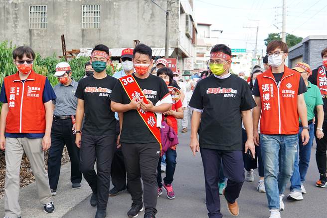 台灣基進黨立委陳柏惟今天持續苦行活動。(林欣儀攝)