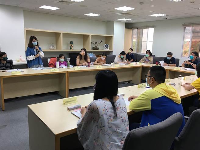 移民署苗栗县服务站与专勤队21日举办「新住民关怀网络会议」。（移民署苗栗县服务站提供／谢明俊苗栗传真）