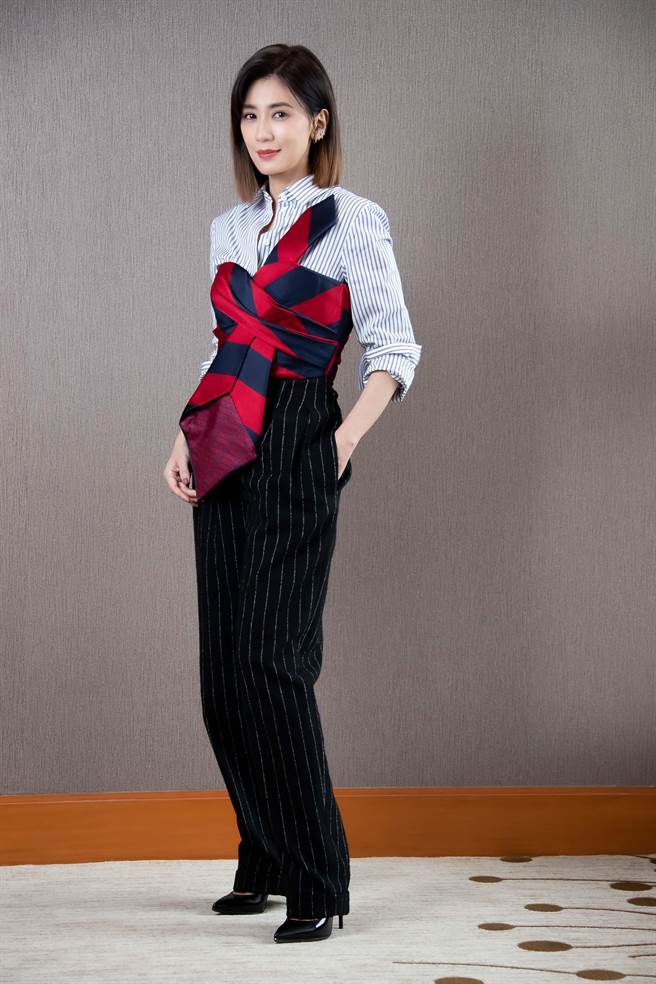 贾静雯歷经人生大风大浪，在《瀑布》精湛呈现女人的不同面貌。（罗永铭摄，场地提供／JR东日本大饭店）