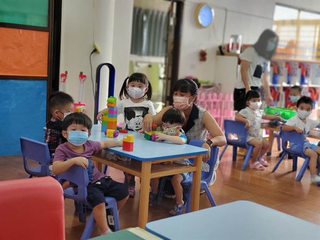 云林县明年岁出预算是373.79亿元，以教育科学文化支出类增加15.72亿元占40％最多，其中包括建置公共幼儿园、非营利幼儿园增设与营运。图为斗南镇立幼儿园。（周丽兰摄）