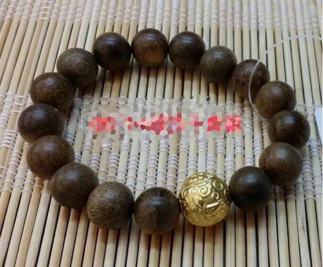 业者损失67万元沉香、手珠等艺品。(翻摄照片／林郁平台北传真）