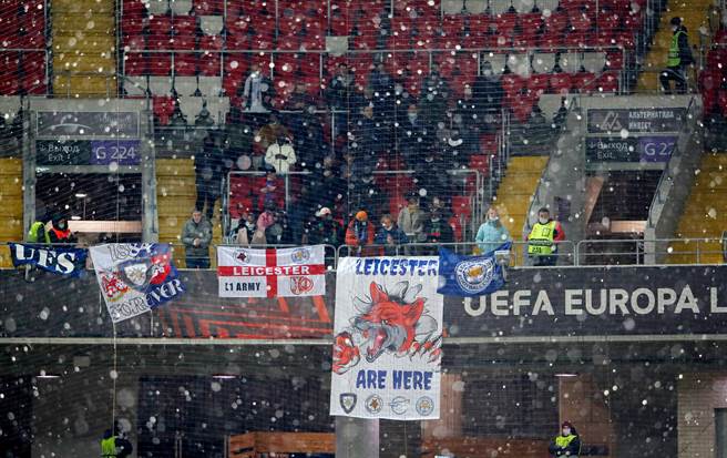 莫斯科从28日至11月7日重新实施封城。图为当地20日举行足球赛。（图／路透社）