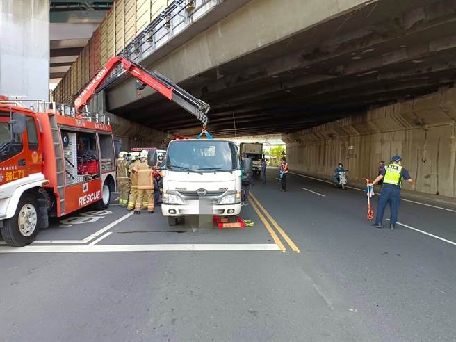 台南市仁德区中正路与台86桥下今天下午发生1起死亡车祸。(民眾提供／曹婷婷台南传真)