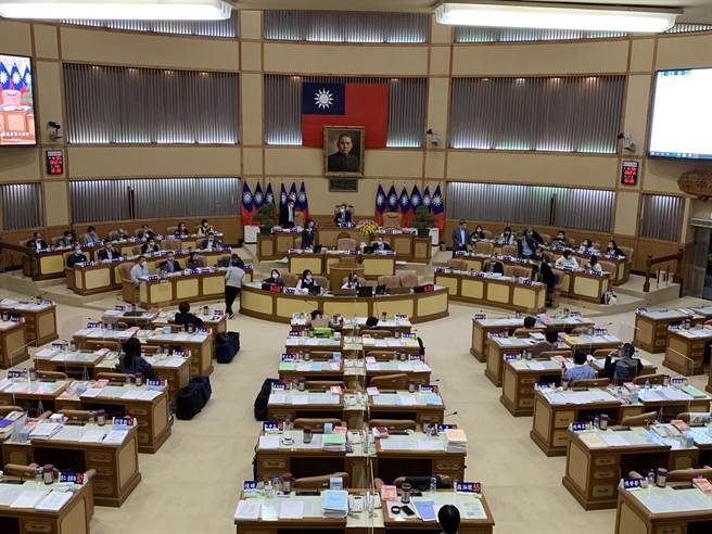 校园几公尺内不得设娃娃机？新北议会决议维持100公尺。（叶德正摄）