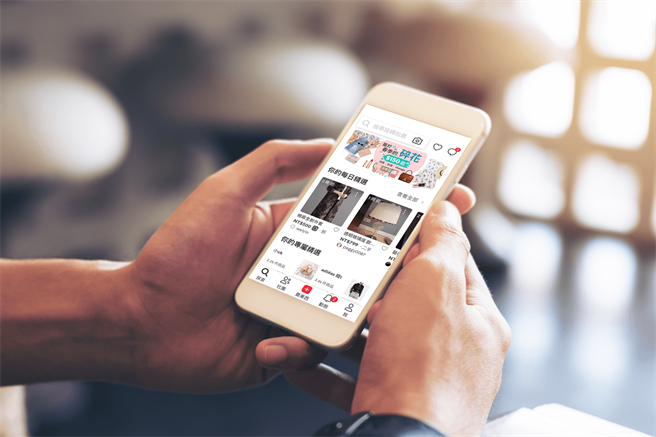 疫情期间，拍卖网站调查，女性二手服饰浏览量增99％，价格是新品3至5折不等。(旋转拍卖提供)