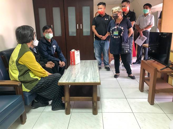 陈其迈脸书揭露城中城8岁小妹妹与妈妈的新房。（高巿府提供）