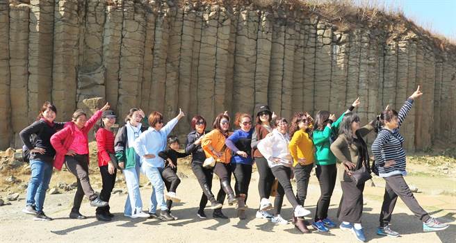 中部业者结合观光局国旅团游补助推出离岛促销旅游产品，全面抢攻旅游市场，炒热离岛观光旅游市场。(市议员陈清龙提供)