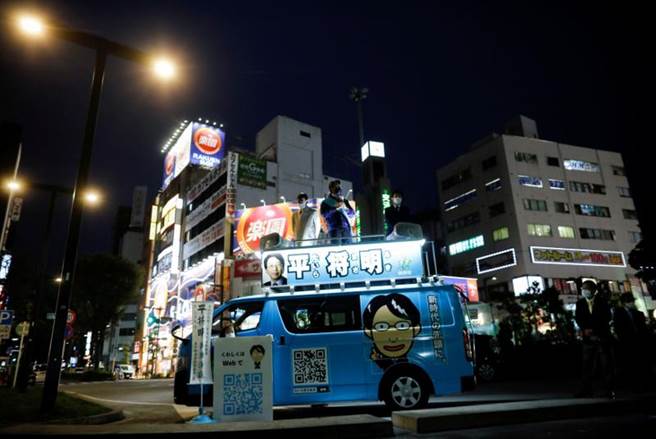 皮尤研究中心公布全球性民调，称56%的发达经济体公民期望政治制度做出重大或彻底改变。图为日本准备进行眾议院大选。（图／路透社）