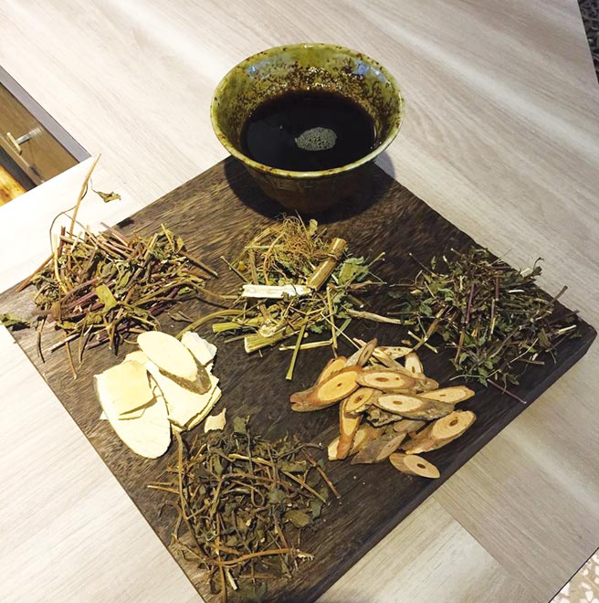 DIY手冲青草茶体验。图／业者提供