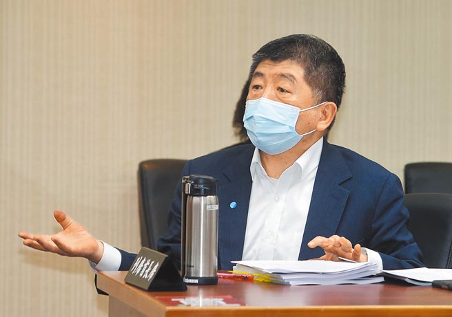卫福部长陈时中20日表示，可将COVAX、AZ的合约内容做部分公开，但莫德纳因与厂商签署较严格的保密内容，必须先行文厂商取得同意后再向调阅小组报告。（刘宗龙摄）
