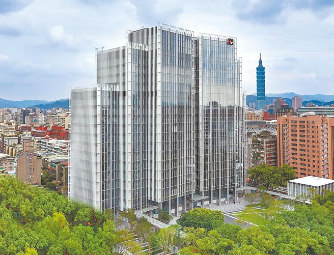 开发金控今年首度将招募对象扩大至大学毕业生，图为中华开发金控大楼。（开发金控提供）