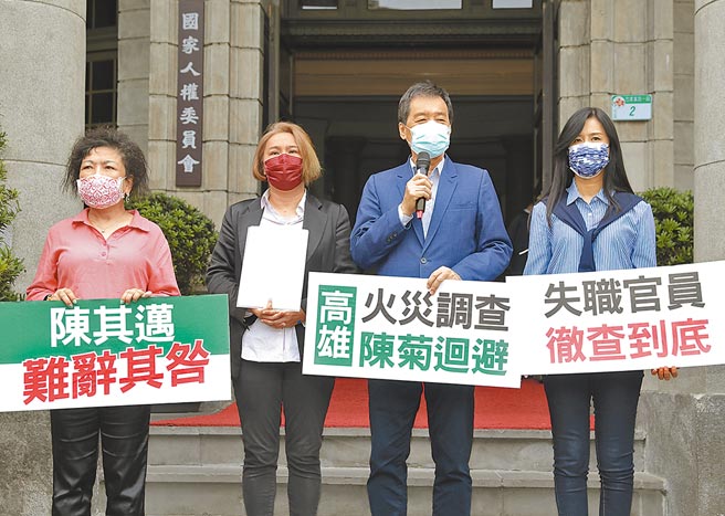 高雄「城中城」暗夜大火夺46命，国民党立院党团总召费鸿泰（右二）、书记长陈玉珍（左二）、首席副书记长万美玲（右）及叶毓兰（左）20日前往监察院告发高雄市长陈其迈瀆职，费鸿泰批评事发以来高市府以人为纵火、大楼没有管理委员会为由甩锅，要求陈其迈应勇于承担自己的政治责任，并呼吁监察院长陈菊作为可能的间接当事人，应该迴避调查。（陈怡诚摄）