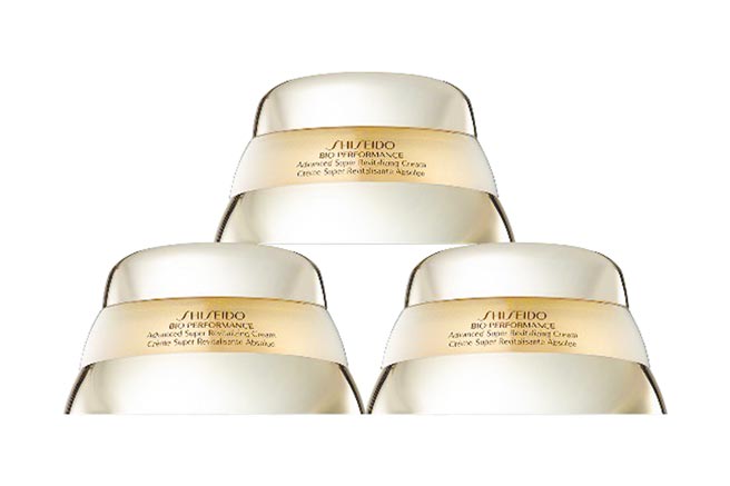 新光三越台北信义新天地资生堂NO.1乳霜王组买正货送正货，百优精纯乳霜50ml 3罐组，原价8400元、6折特价5040元。（新光三越提供）