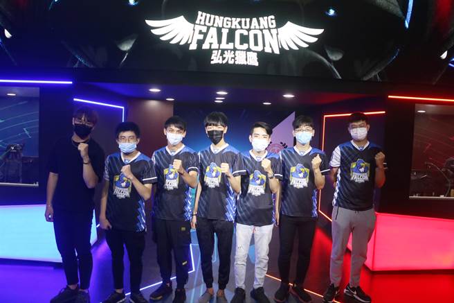 弘光猎鹰电竞校队代表台中市，夺全运会电竞团体赛金牌。（陈淑娥摄）