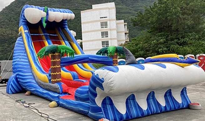 哈客童樂會將新北市客家文化園區打造成超級氣墊樂園。（新北市客家事務局提供）