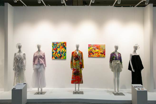 ART TAIPEI 2021时尚艺术跨界特区_AUSTIN.W设计师吴日云x艺术家罗得嘉。（ART TAIPEI提供）