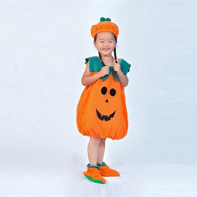 不给糖就捣蛋，远传friDay购物万圣节商品单周买气成长50%，「鱿鱼游戏」、「鬼灭之刃」跃热搜话题，万圣节主题口罩大热门。图／远传friDay购物提供
