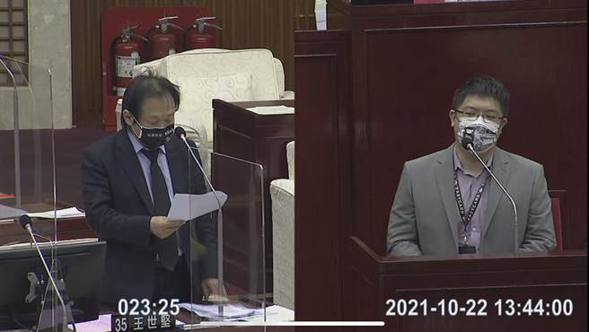 台北市议会今日排定交通部门质询，北市议员王世坚点名悠游卡公司邱昱凯上台质询。（摘自北市议会议事转播）