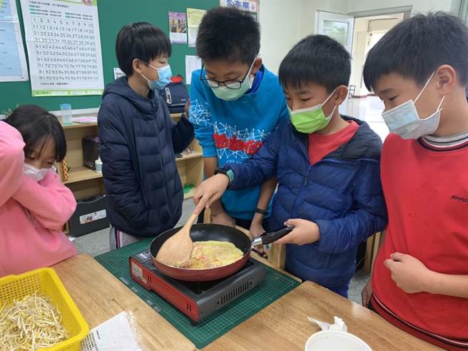 「乌矸仔の秘密」大纯酿亲子料理竞赛暨食农教育推广活动，即日起接受报名，活动以「食农教育」、「亲子互动」为主轴。（台中市农会提供／陈淑娥台中传真）