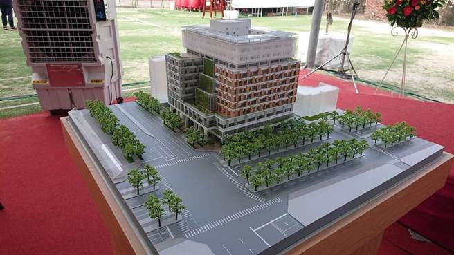 成大醫院老人醫院預計的建築模型。（程炳璋攝）
