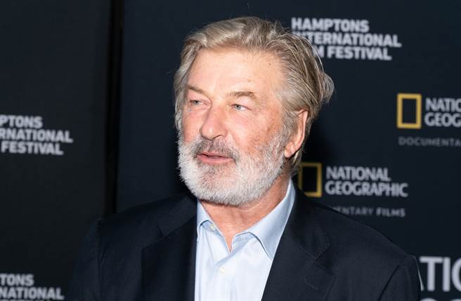 亚歷鲍德温拍戏时误枪杀女摄影导演。（图／达志影像）