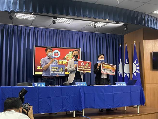 陳柏惟罷免案明天投票，國民黨接連4天強打空戰，號召台中海線選民踴躍支持罷免。（趙婉淳攝）