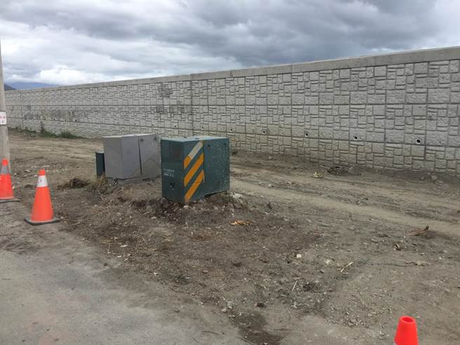 台东县府办理太平溪右岸工程引发光明社区居民民怨。（蔡旻妤摄）