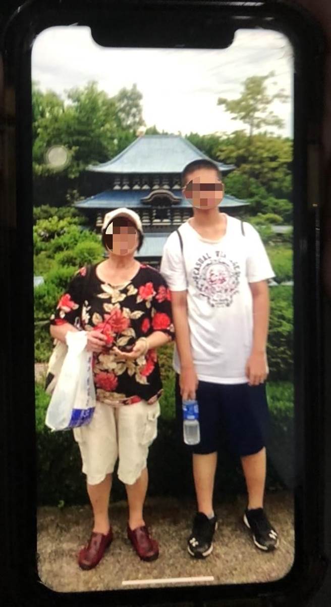 为钱变成魔新庄逆孙砍杀嬷22刀　昔日嬷孙俩友好照片曝光（家属提供／戴上容新北传真）