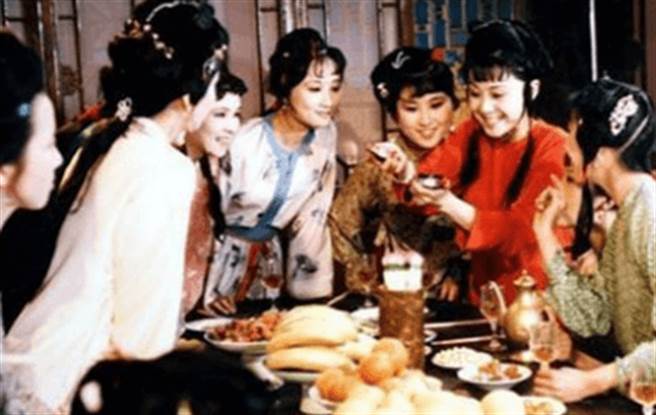 酒桌游戏。（网路图片）