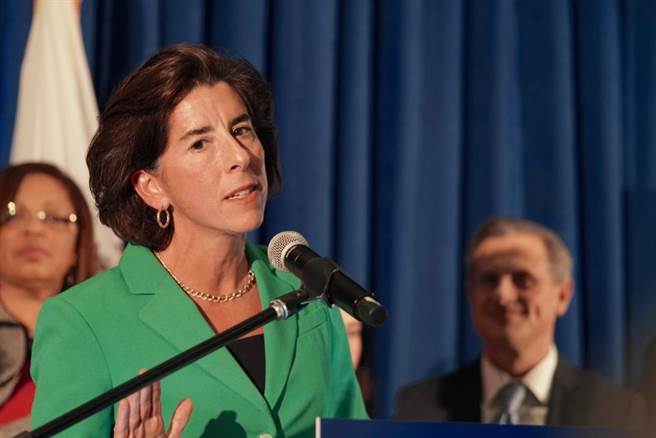 美要求提供晶片數據，有企業表態願意提供，商務部表示目前仍以自願為主，不排除改強制措施。圖為美國商務部長雷蒙多（Gina Raimondo）。（圖／達志影像）