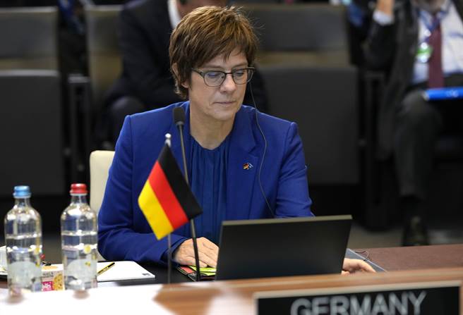 德国国防部长康坎鲍尔（Annegret Kramp-Karrenbauer）。(图／美联社)