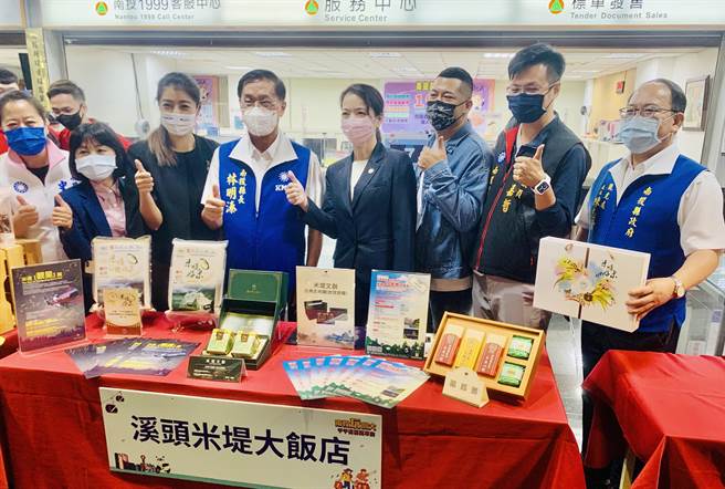 振兴经济迎宾，观光旅宿业者准备好了。（廖志晃摄）