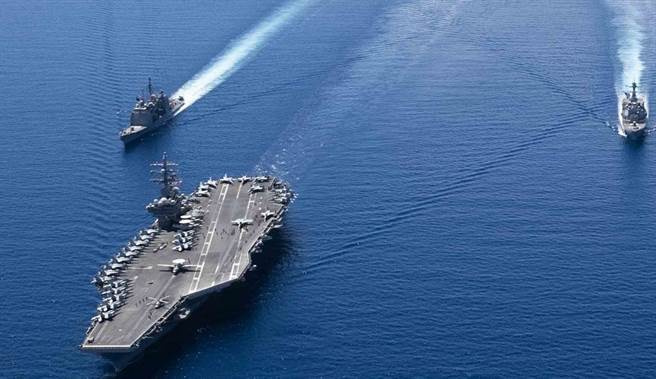 美国「雷根」号（USS Ronald Reagan，CVN76）航母战斗群巡航南海的资料照。（美国海军）