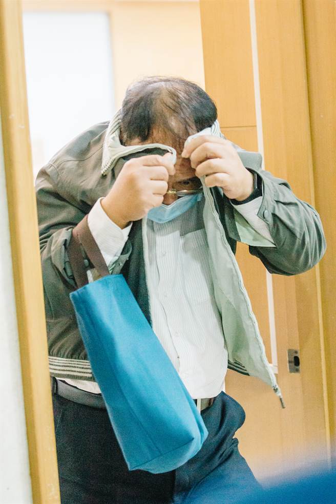 國防部軍事設備採購爆發重大貪瀆弊端，已退役上校涉嫌圖利特定廠商，調查局21日前往冠宇國際電訊公司搜索，約談多人到案，訊後依《貪污治罪條例》圖利罪將冠宇國際電訊董事長陳銘宏(見圖)、已退役上校吳明郎等人移送北檢複訊。（郭吉銓攝）