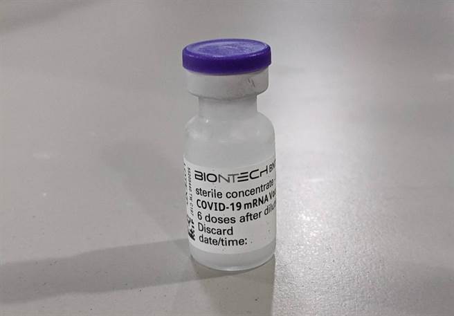 男大生接种BNT多日高烧 高雄卫生局：有非典型心肌炎的可能。（报系资料照）