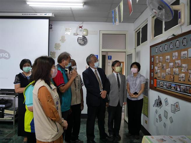 台南市溪北地区首间「失智友善馆」于柳营区士林里活动中心成立，22日举行揭牌仪式。（柳营奇美医院提供／刘秀芬台南传真）