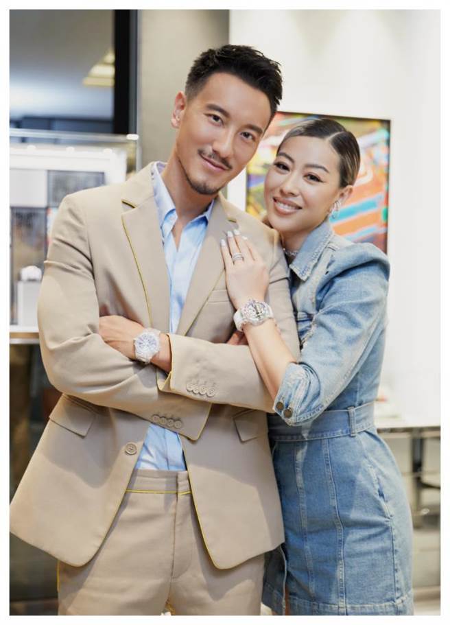 王阳明、蔡诗芸是腕表玩家，蔡诗芸抢先佩戴宇舶表全球首发的彩虹圈腕表，王阳明则佩戴要价逾1300万蓝宝石陀飞轮腕表，奢华破表。（HUBLOT提供）