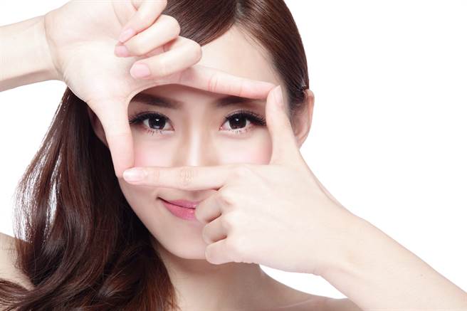 眼神定而出、出而入、上下不白，眼型秀而正、细而长、视久不脱的人心思端正，注定运势旺。（示意图／shutterstock）