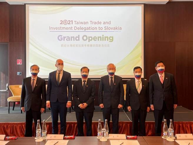 由国发会主委龚明鑫所率领的中东欧三国经贸投资考察团，首站抵斯洛伐克，双方进行交流。（图／国发会提供）