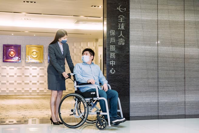 全球人寿强调其公平待客相关课程完训时数破万，且强化与身心障碍者的沟通及保险规划。图／全球人寿提供