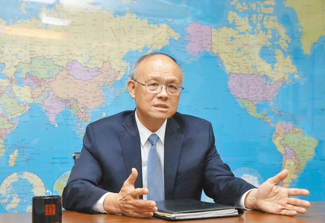 行政院政务委员邓振中谈台湾申请加入CPTPP的挑战及难关。（刘宗龙摄）