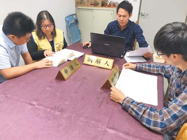 新北市劳工局每年处理许多劳资争议，劳工局提醒，雇主守法是避免争议的不二法门。示意图非当事人照片。（新北市劳工局提供／叶德正新北传真）