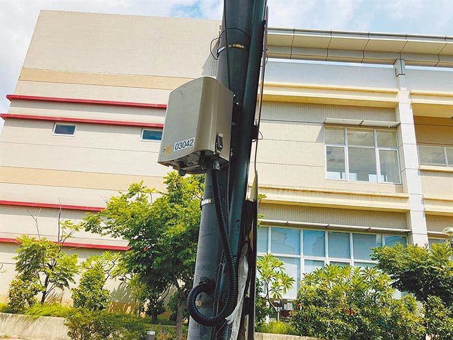 嘉义市东市场周边出入口有6组车牌辨识系统，辅助管制有空污之虞的机车。（嘉义市环保局提供／廖素慧嘉市传真）